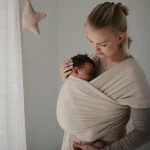 mushie Baby Wrap Carrier 100% Organic Cotton (Ivory) - الصورة 5