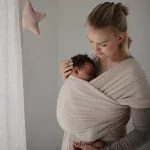 ⁦mushie Baby Wrap Carrier 100% Organic Cotton (Ivory)⁩ - الصورة ⁦5⁩