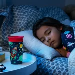 ⁦Munchkin, Miracle 360 Glow in the Dark Cup, Space, 266ml- 18+ Months⁩ - الصورة ⁦3⁩