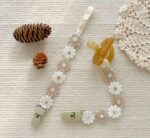 ⁦Daisy Fabric Pacifier Holder Clip⁩ - الصورة ⁦2⁩