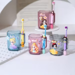 ⁦Disney Kids Toothbrush and Cup⁩ - الصورة ⁦7⁩